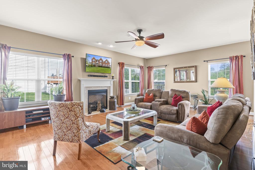 41389 HOLIDAY COURT