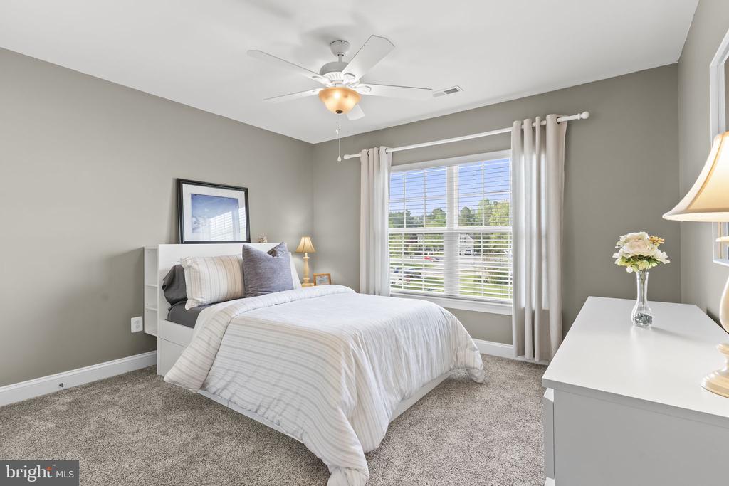 41389 HOLIDAY COURT