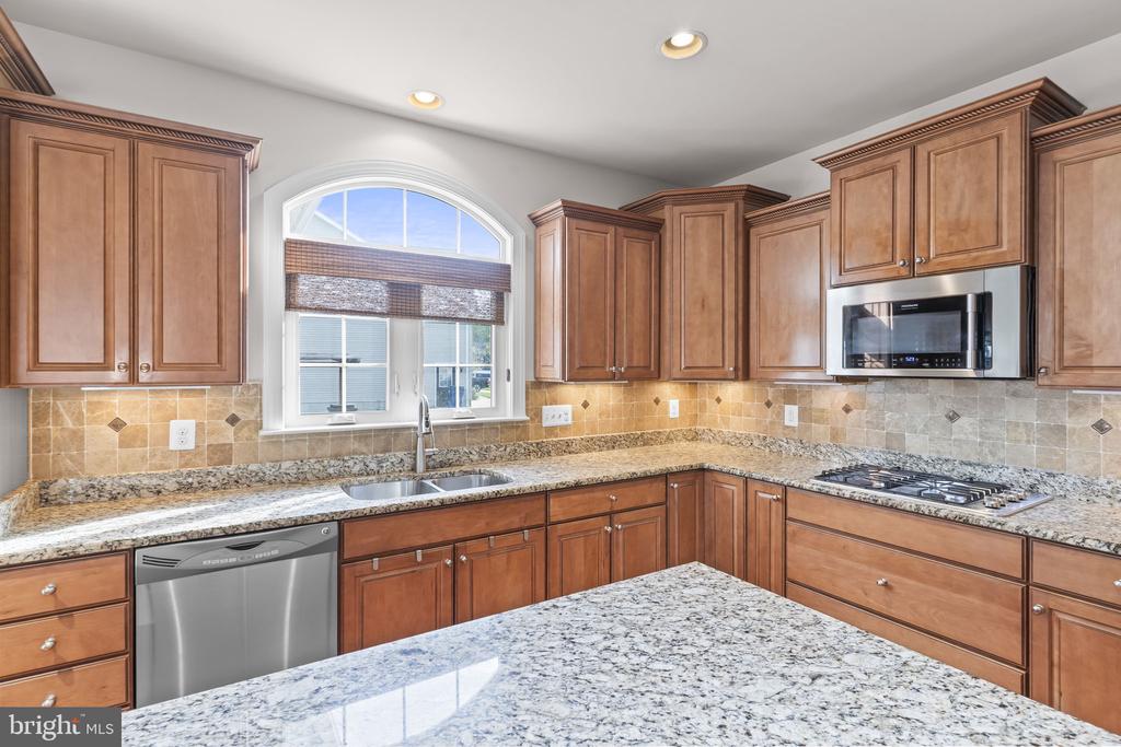 41389 HOLIDAY COURT