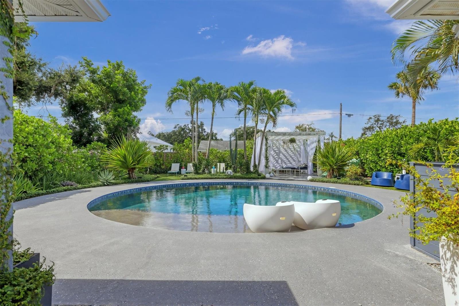 2154 BOUGAINVILLEA ST