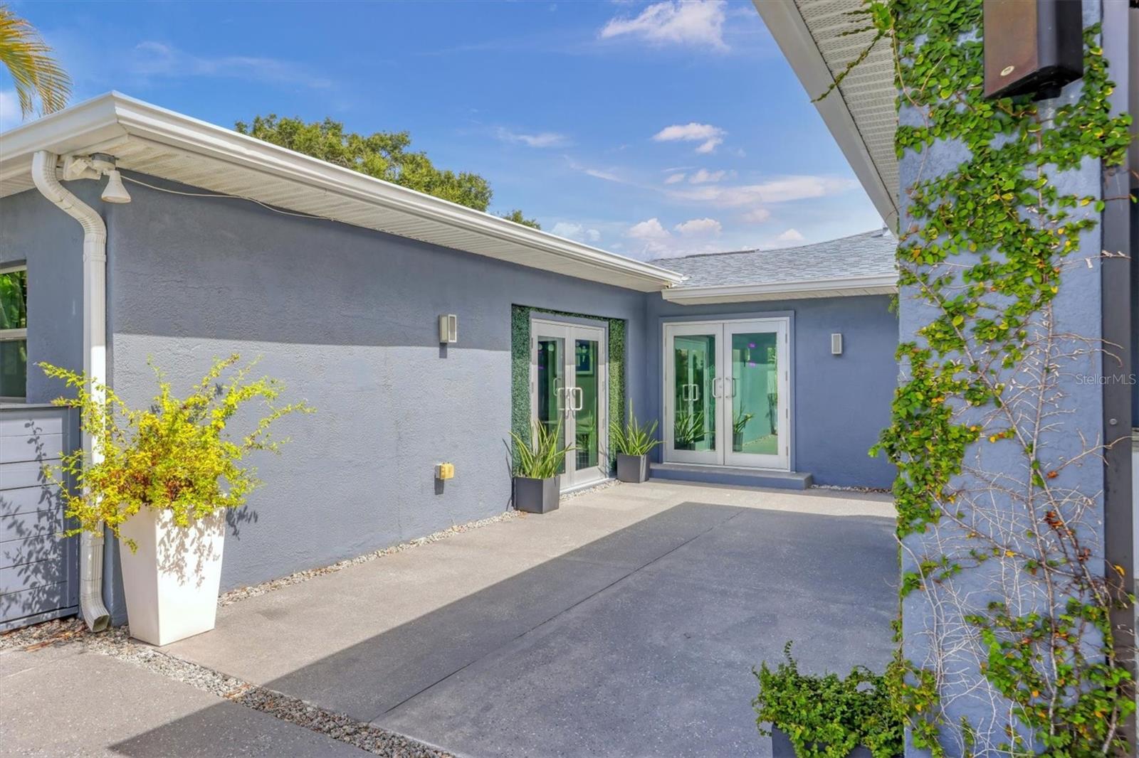 2154 BOUGAINVILLEA ST