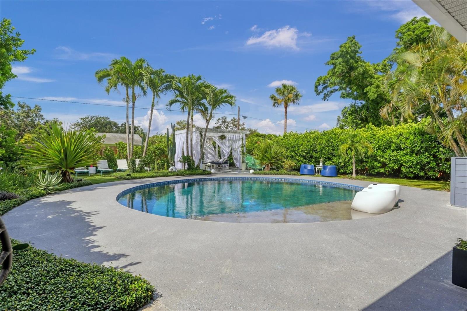 2154 BOUGAINVILLEA ST