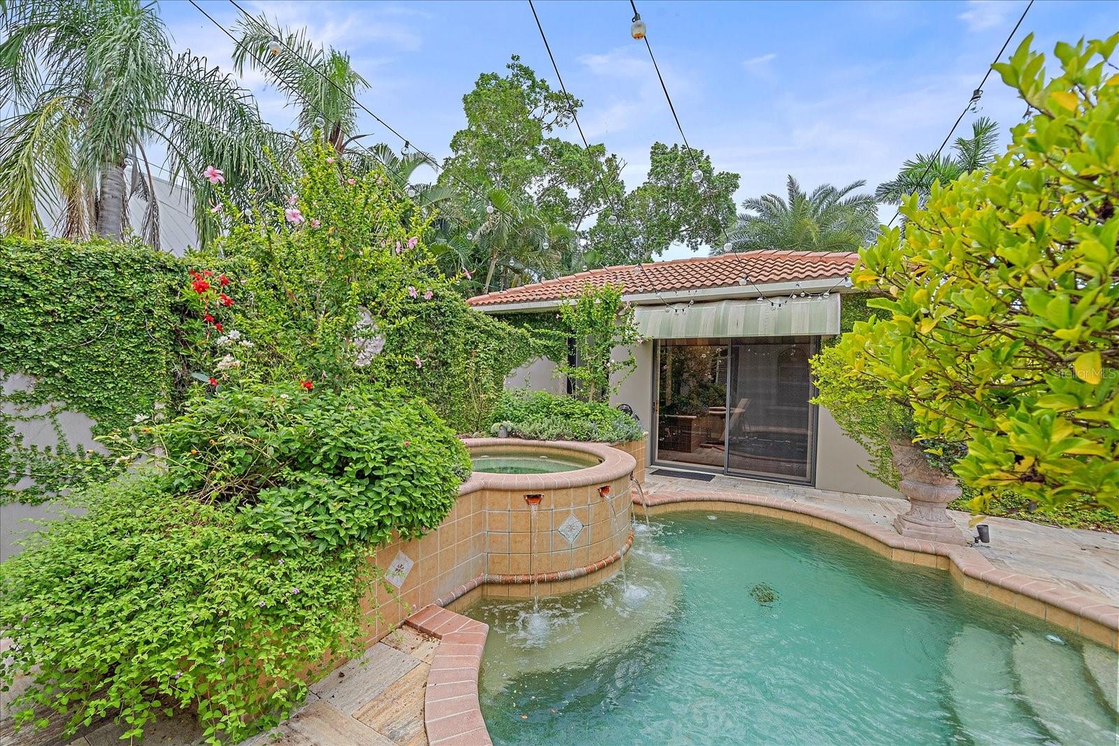1547 SANDPIPER LN