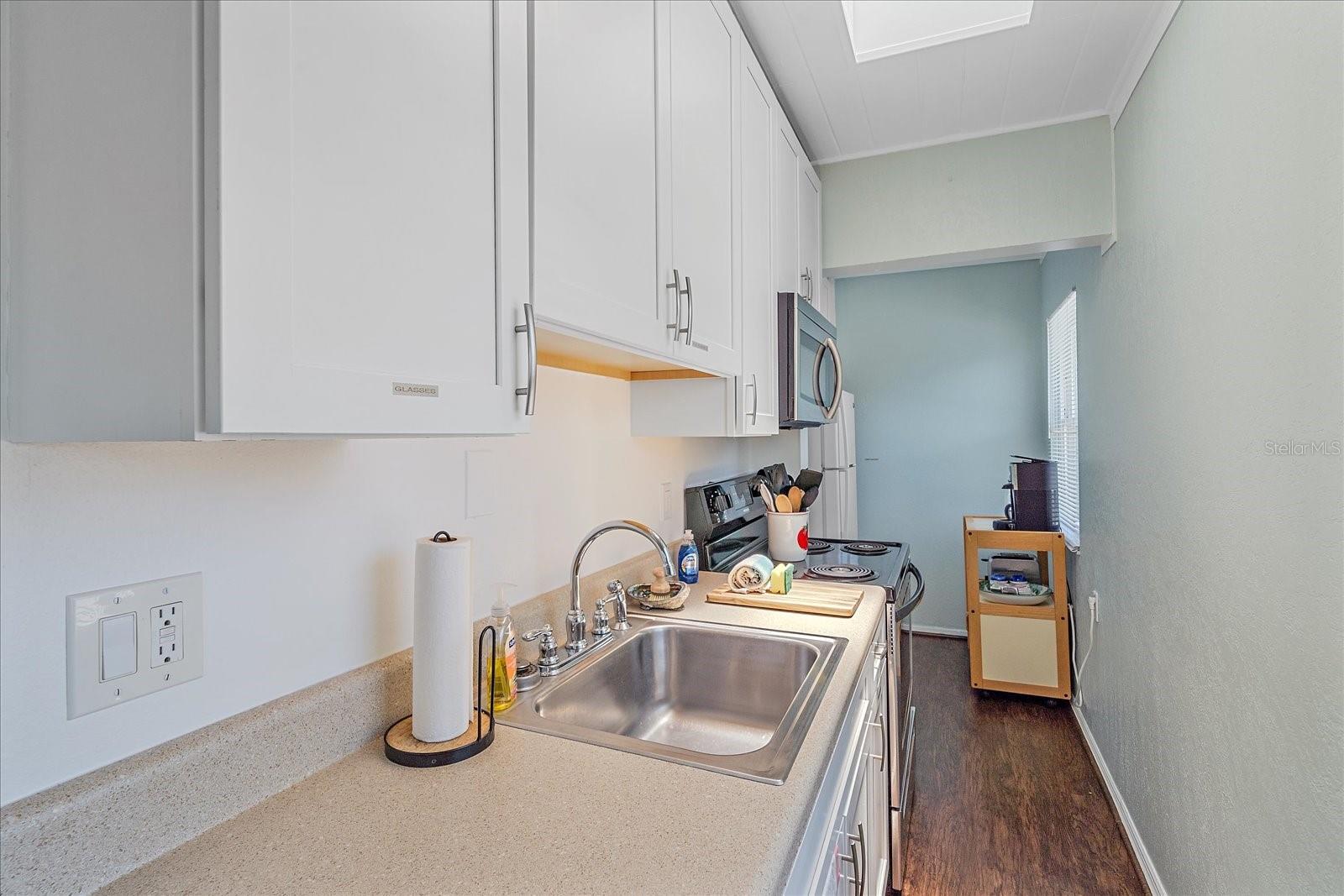 4859 COMMONWEALTH DR