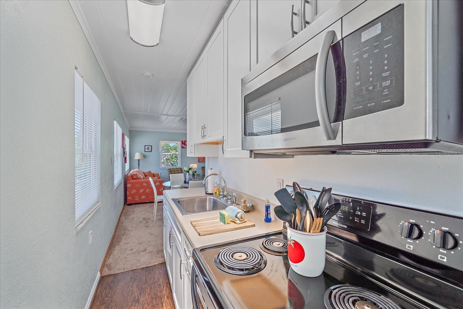 4859 COMMONWEALTH DR