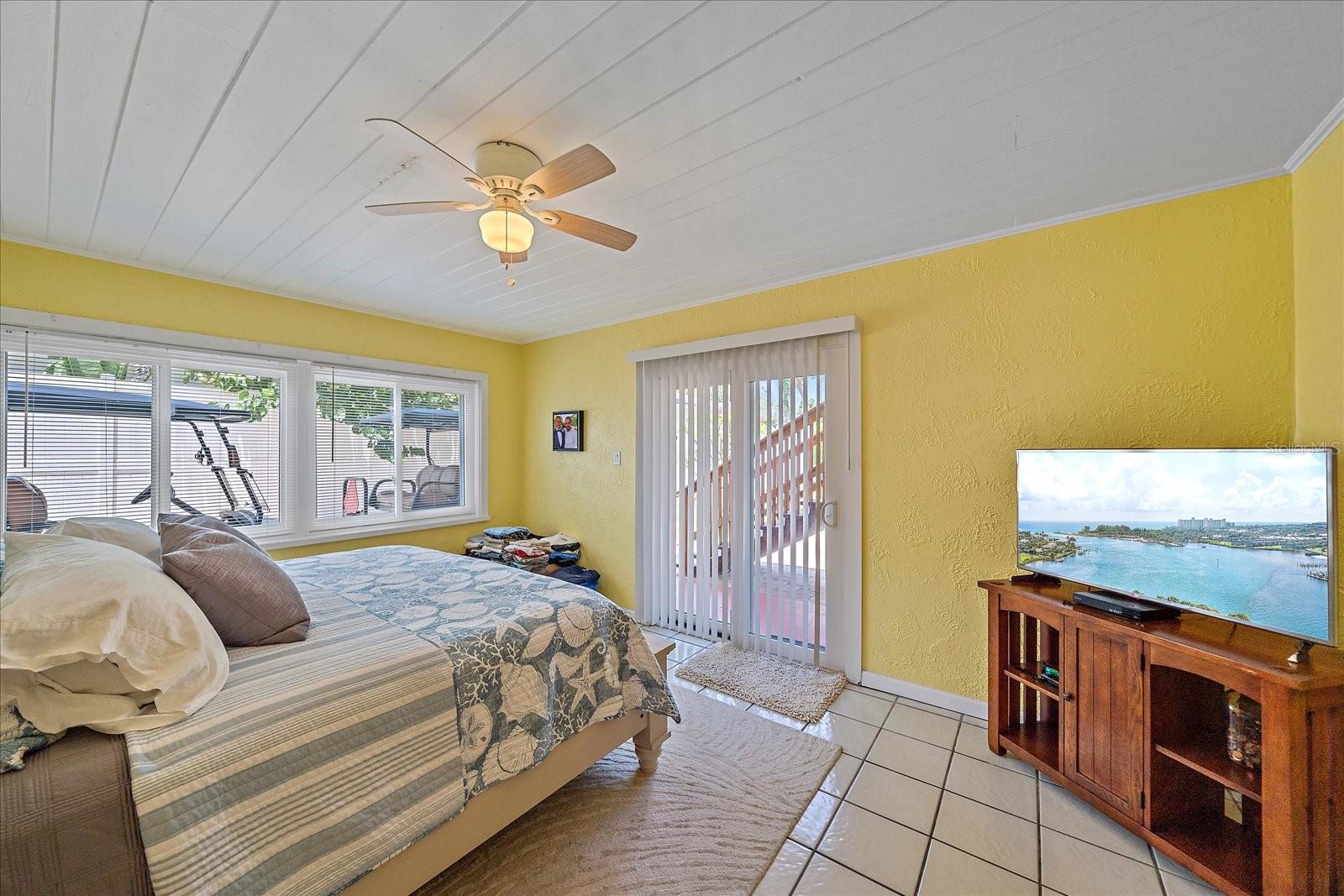 4859 COMMONWEALTH DR