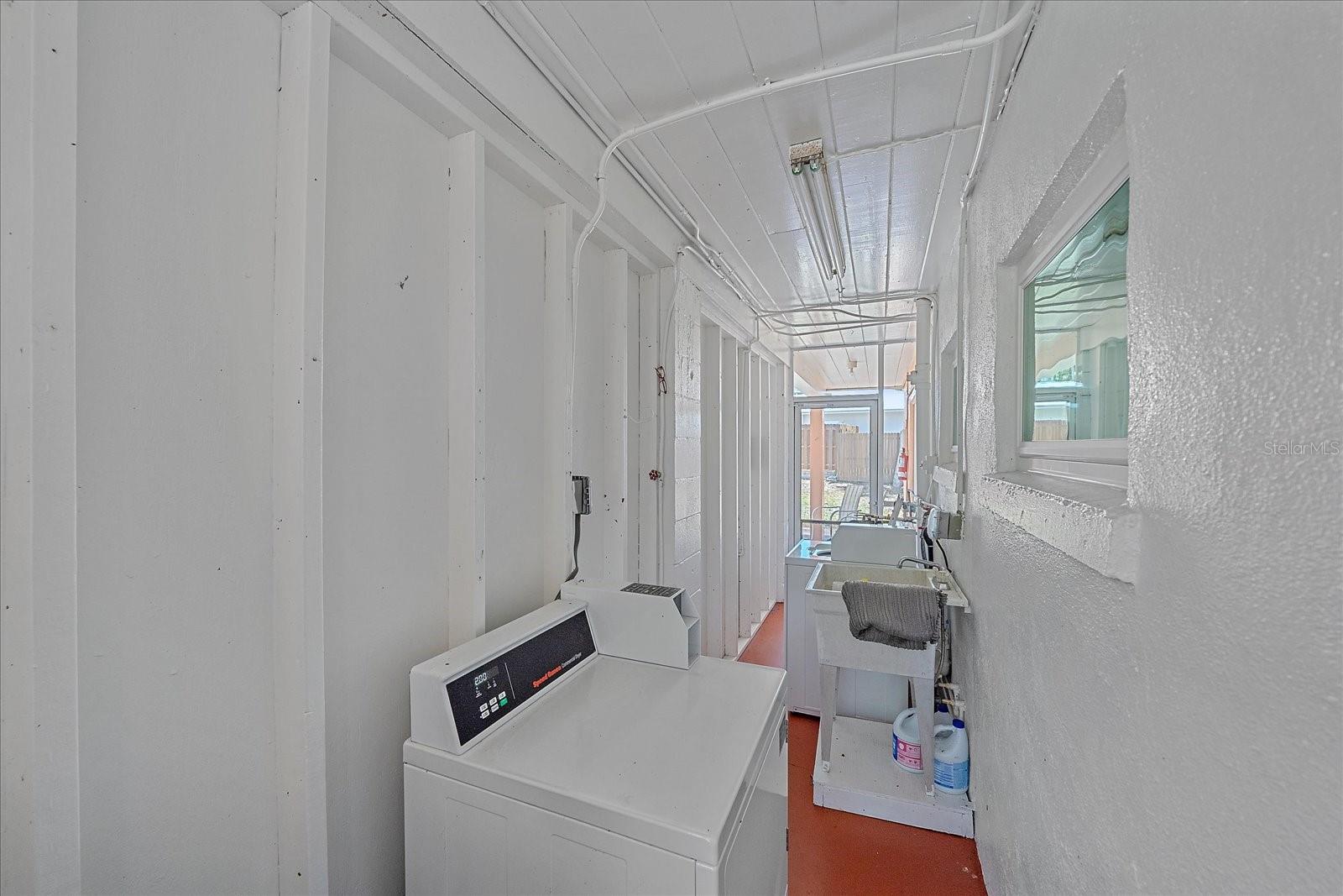 4859 COMMONWEALTH DR