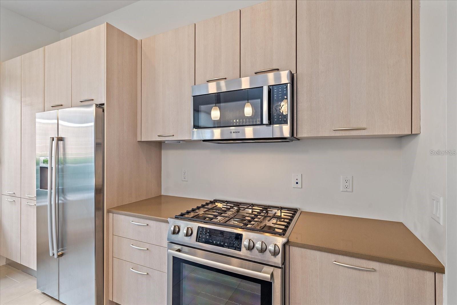 232 COSMOPOLITAN CT