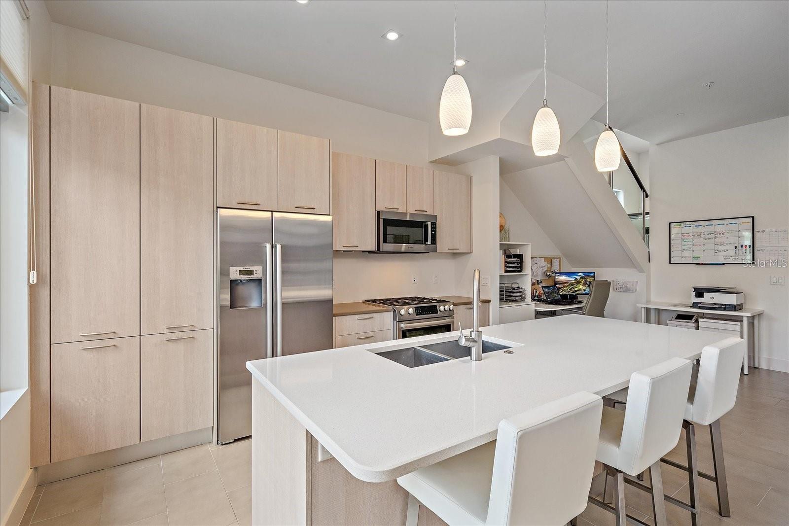 232 COSMOPOLITAN CT