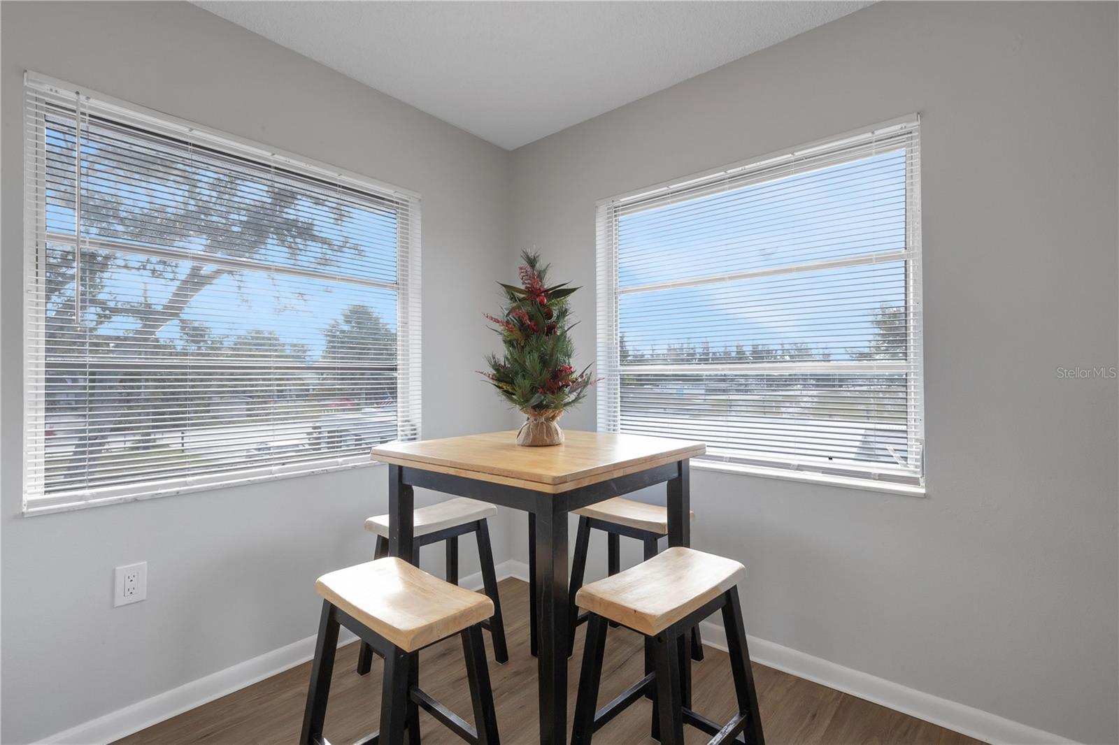 210 ALBEE RD E