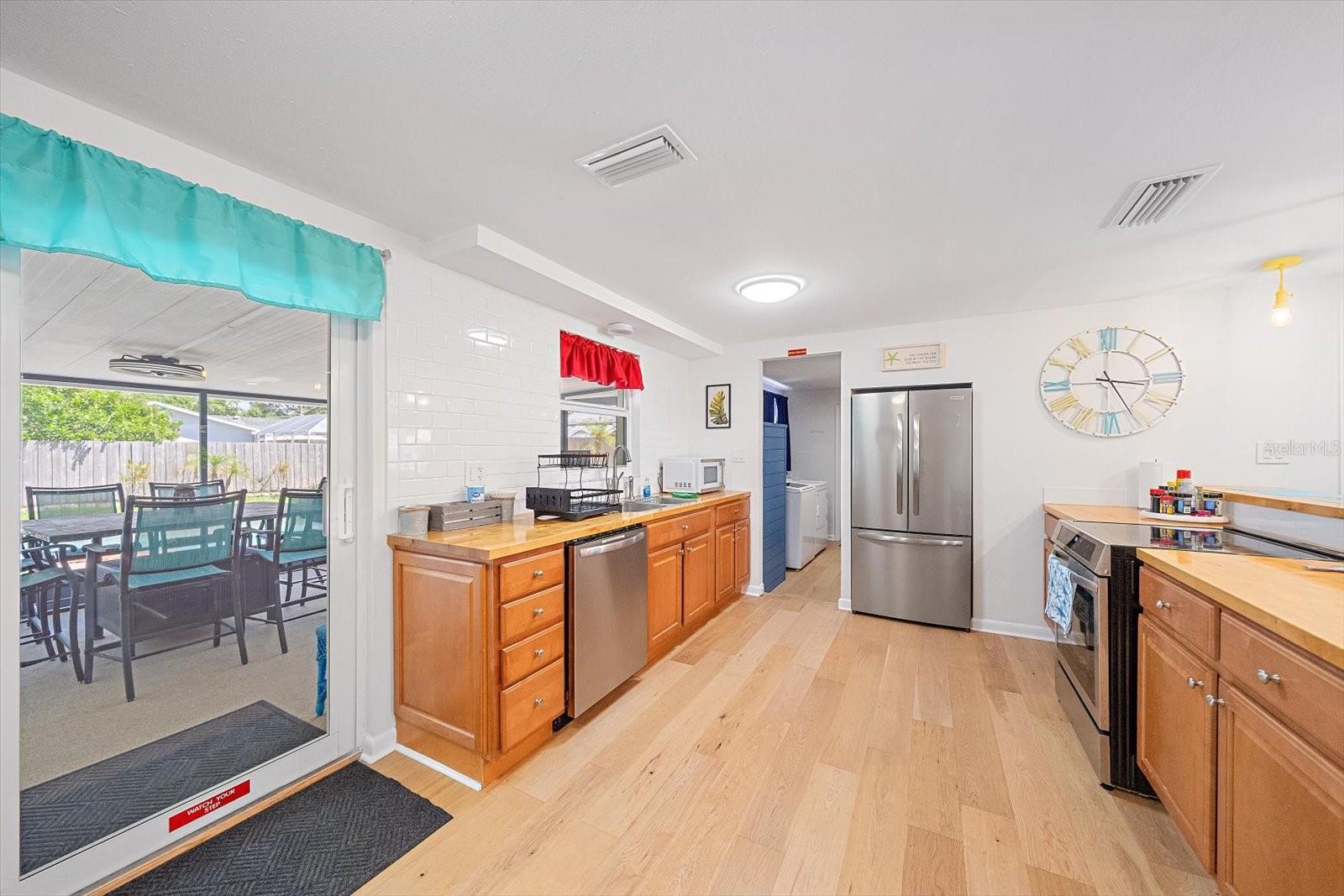 2923 LINWOOD DR