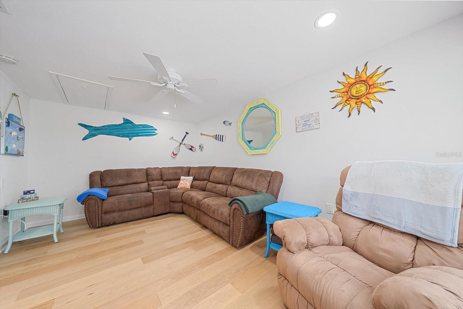 2923 LINWOOD DR