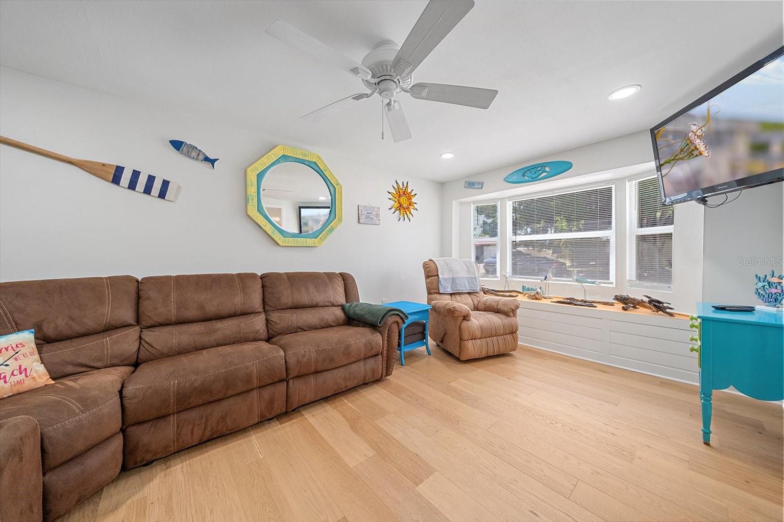 2923 LINWOOD DR