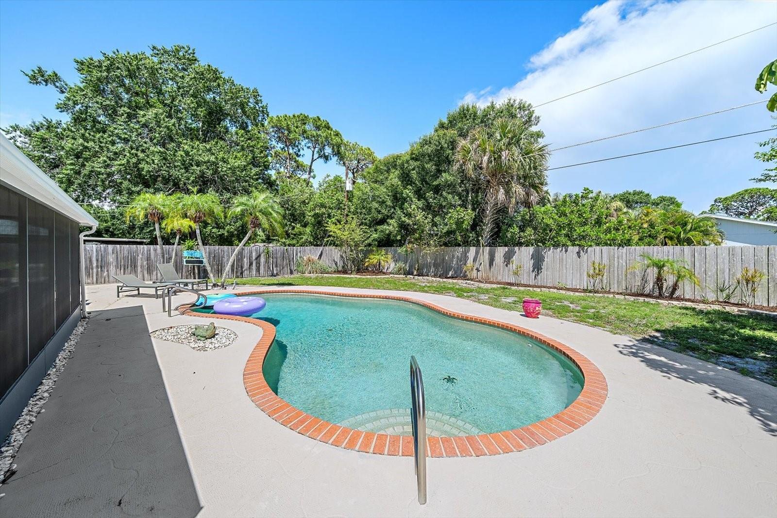 2923 LINWOOD DR