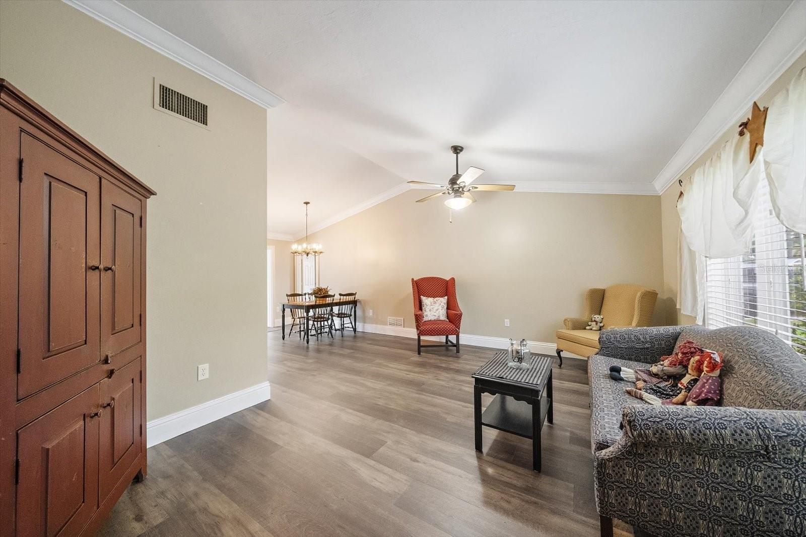 4378 MEADOWLAND CIR