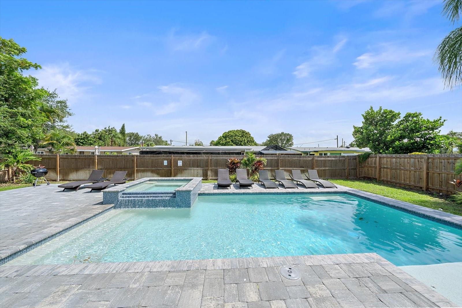 2135 LEE LN
