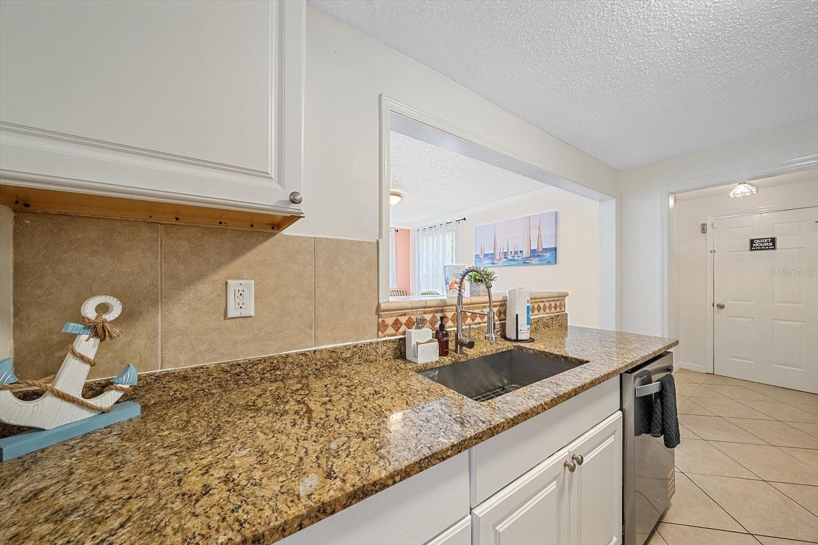 2135 LEE LN