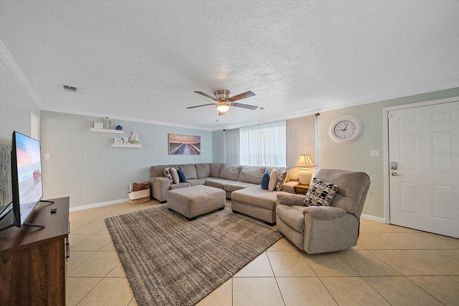 2135 LEE LN