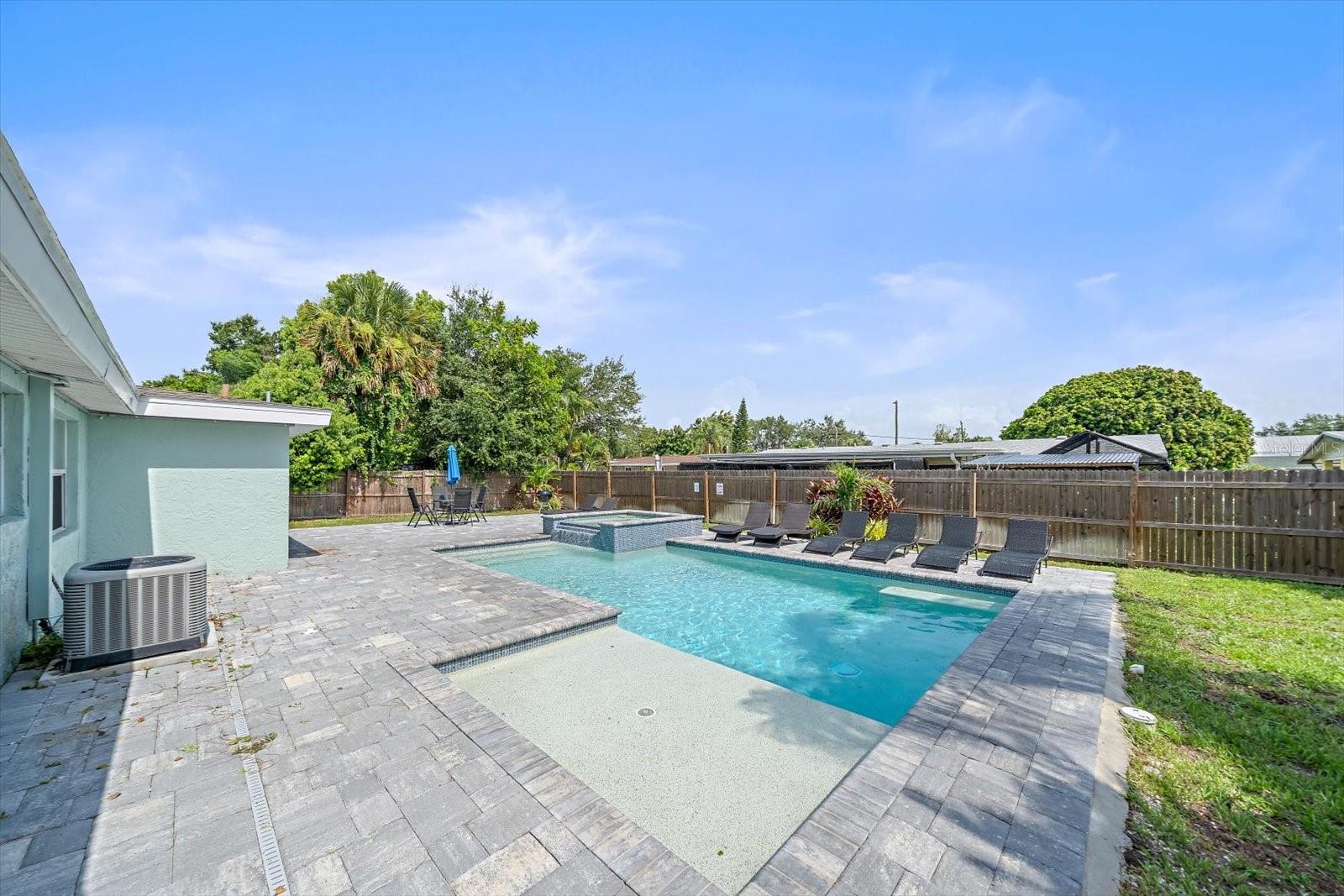2135 LEE LN