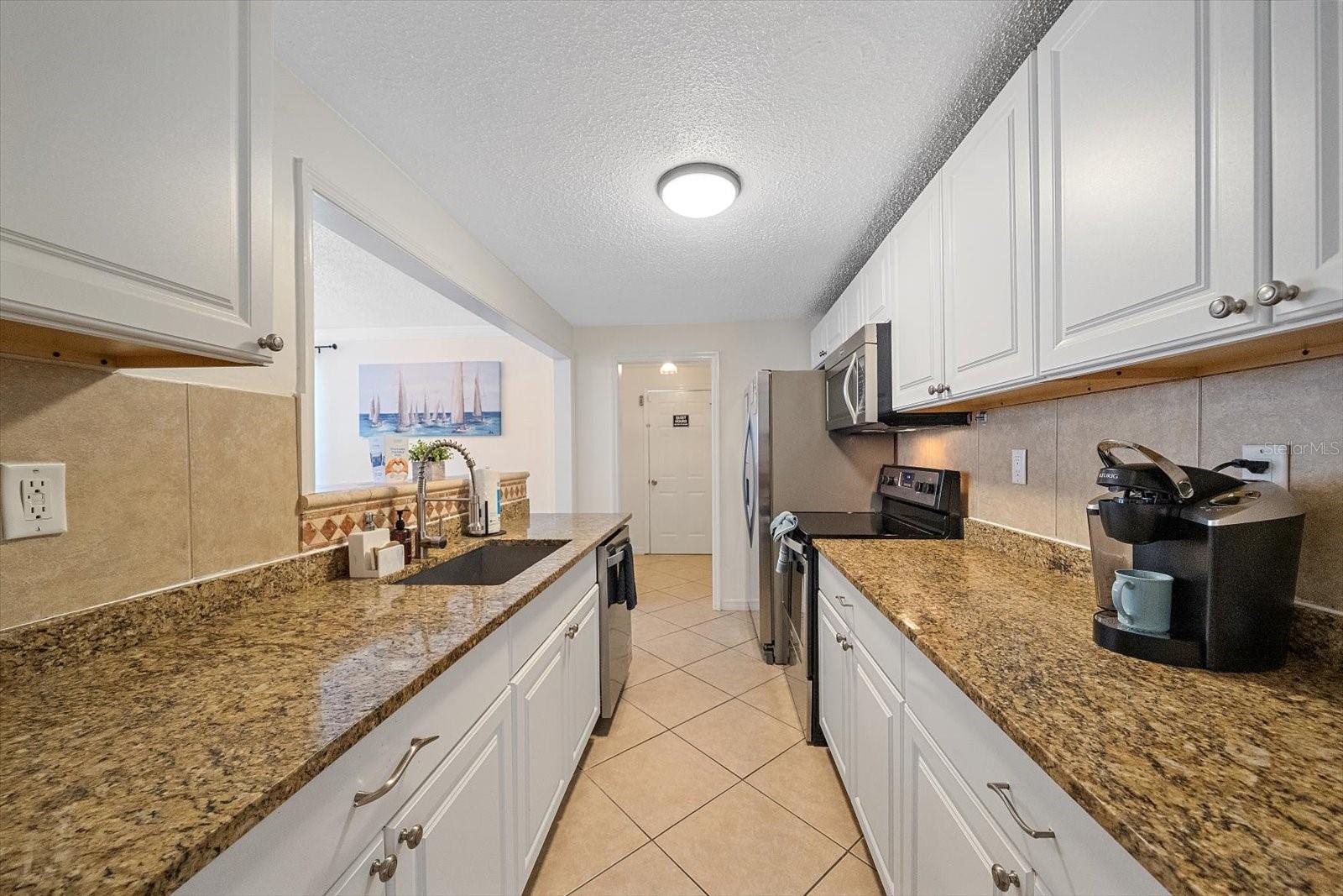 2135 LEE LN