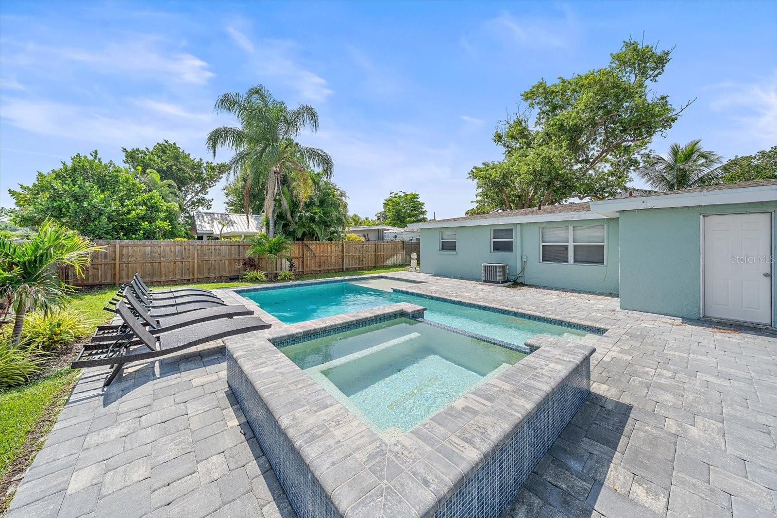 2135 LEE LN