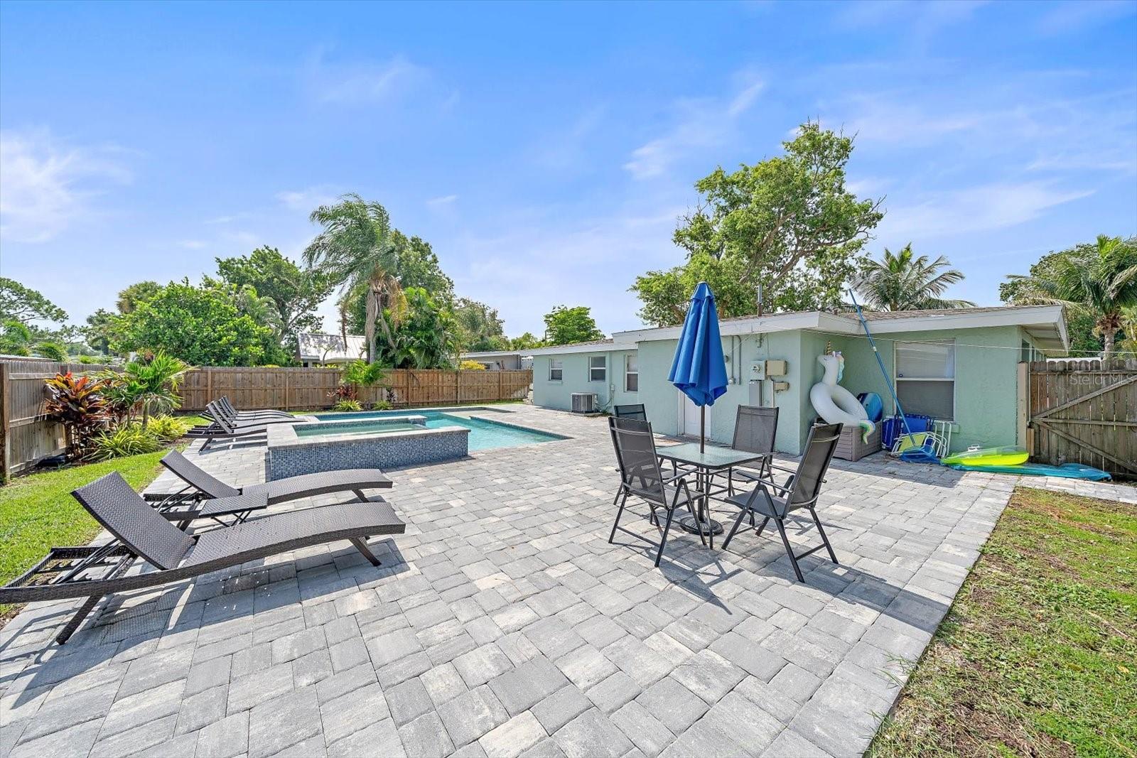 2135 LEE LN