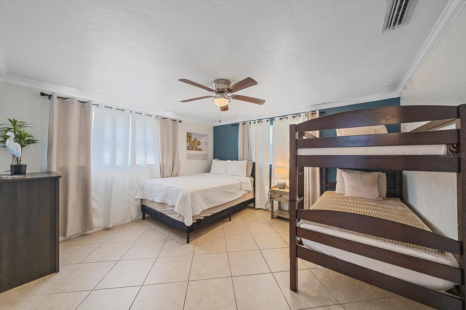 2135 LEE LN