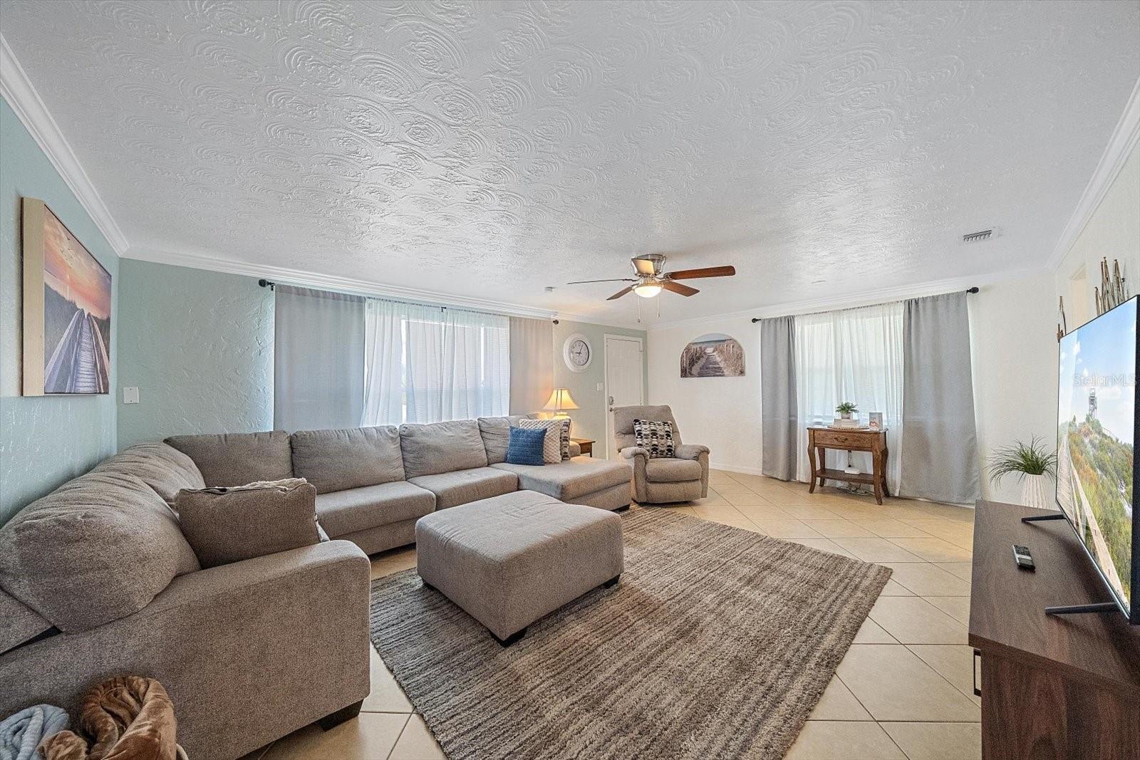 2135 LEE LN