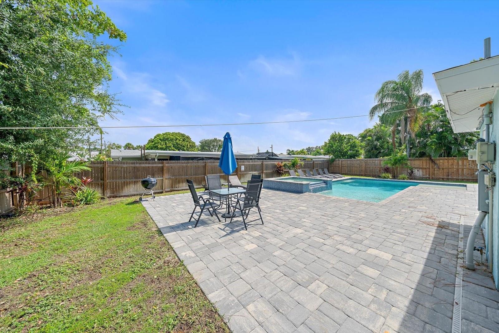 2135 LEE LN