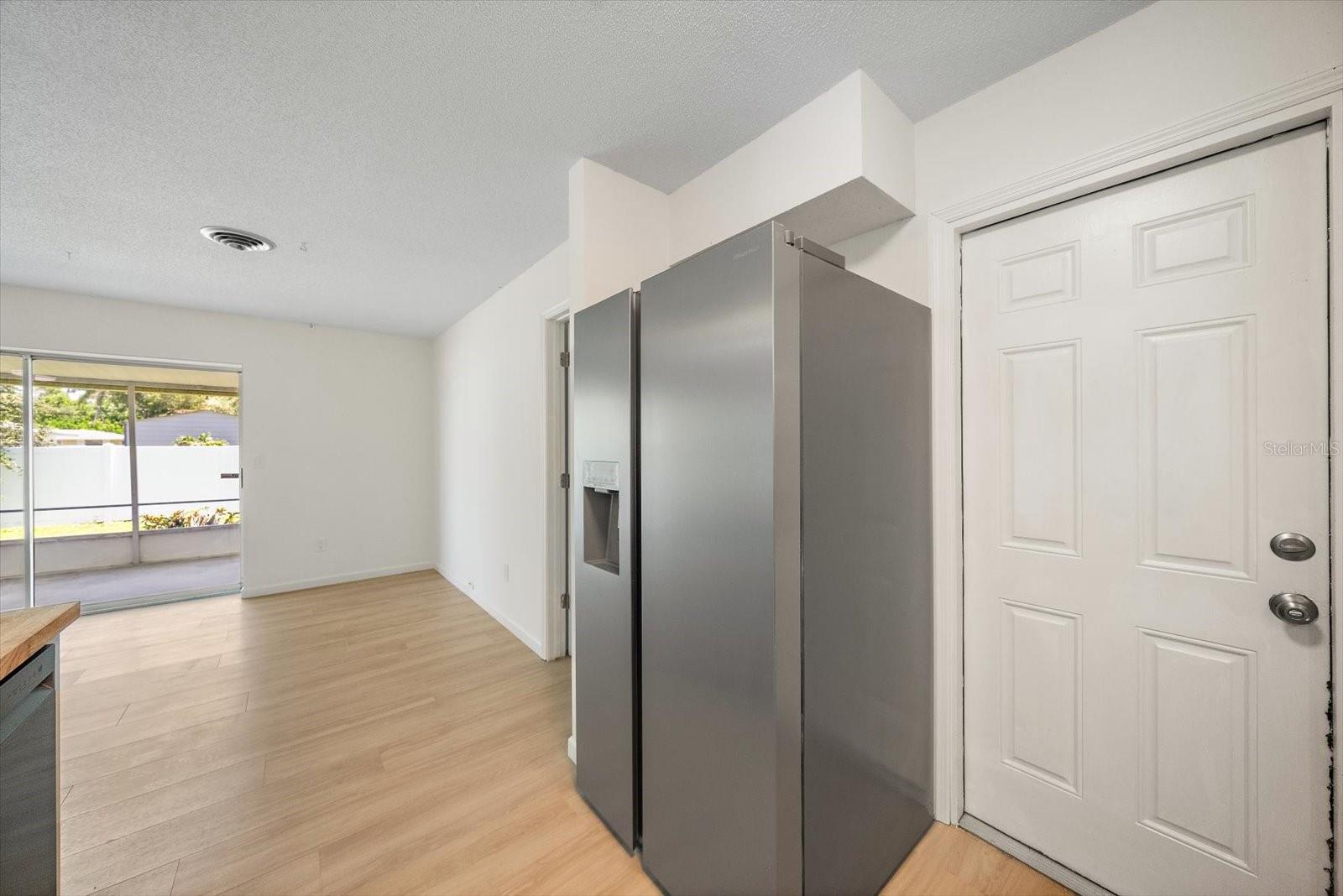987 QUEEN RD