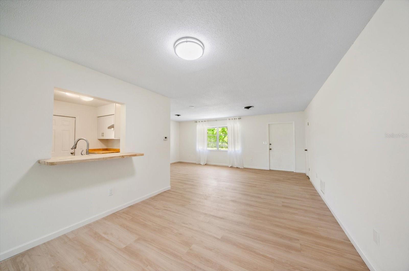 987 QUEEN RD