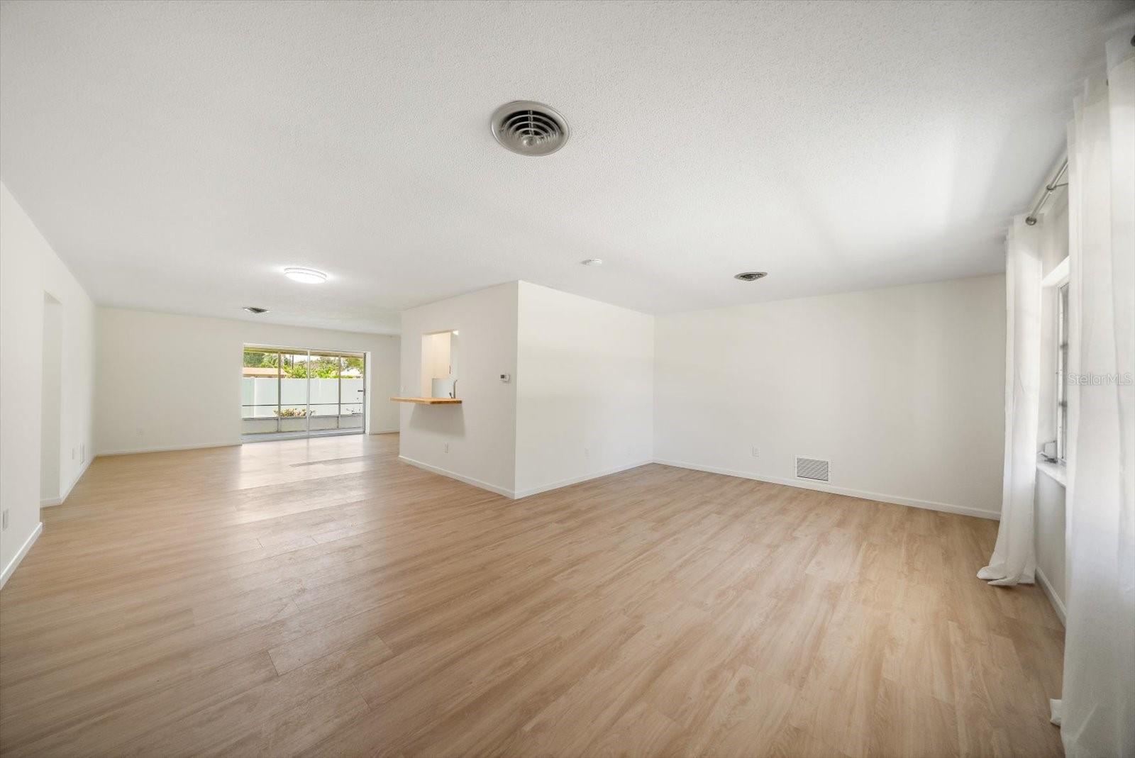 987 QUEEN RD