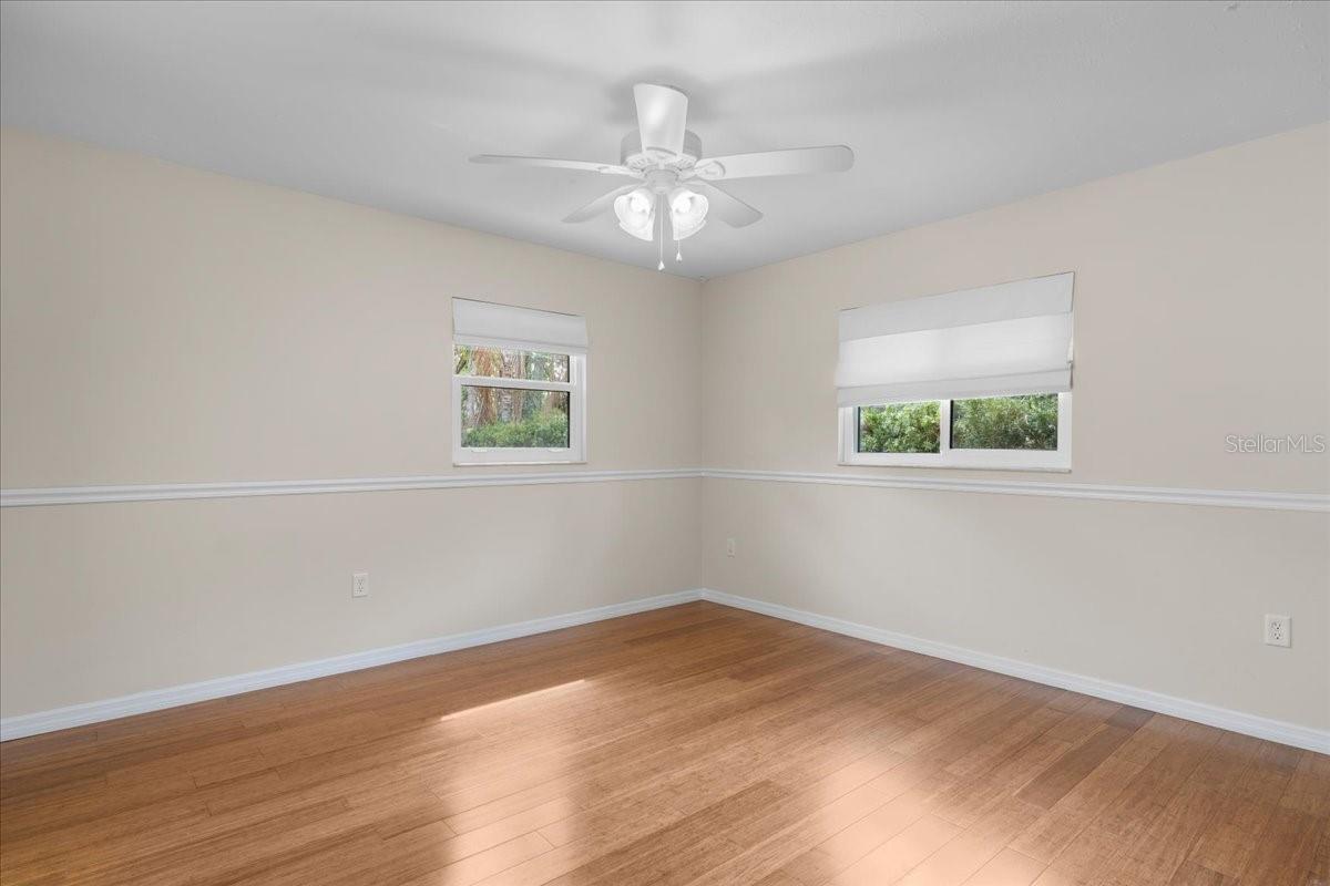 214 WHISPERING OAKS CT