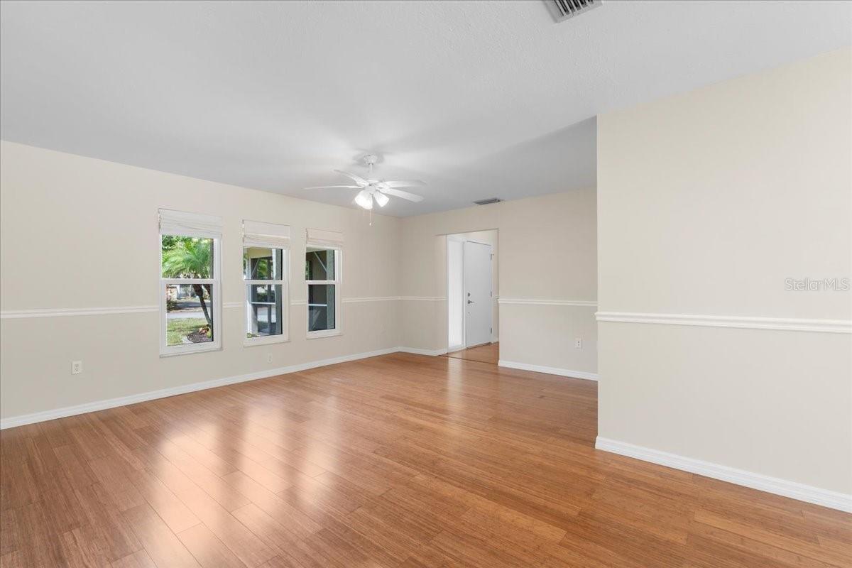 214 WHISPERING OAKS CT
