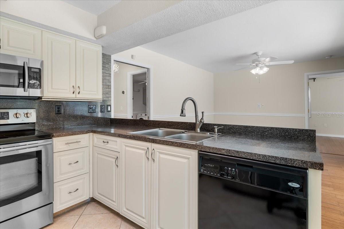 214 WHISPERING OAKS CT