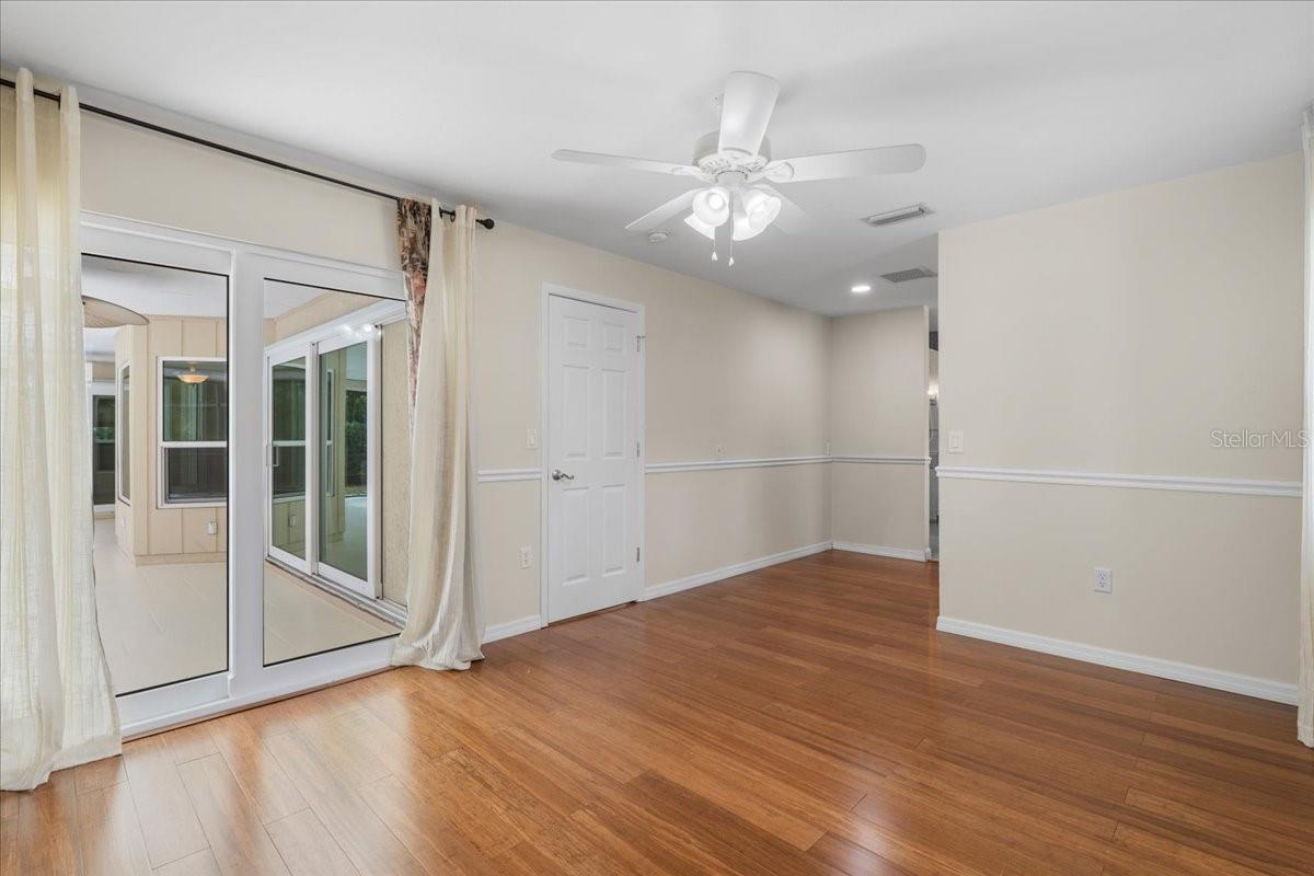 214 WHISPERING OAKS CT