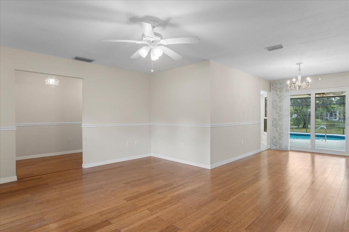 214 WHISPERING OAKS CT