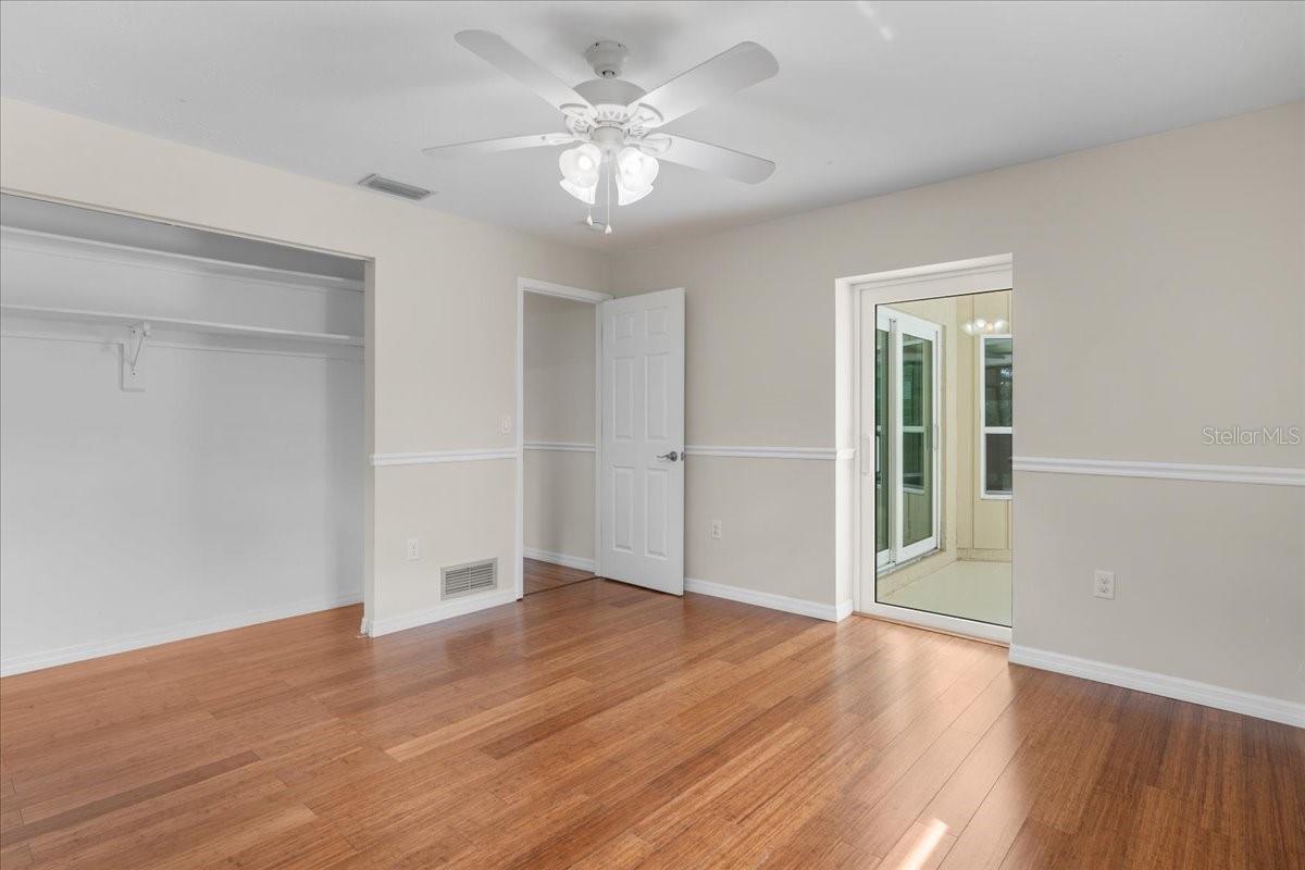 214 WHISPERING OAKS CT