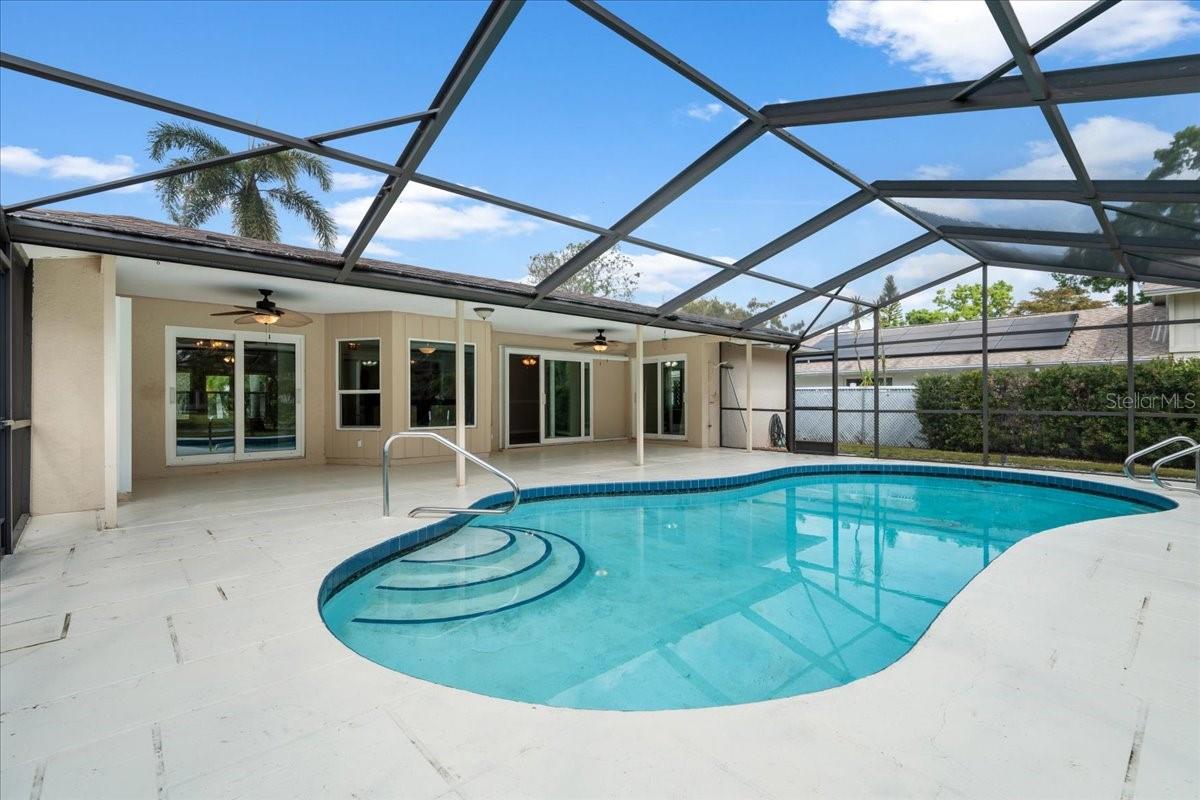 214 WHISPERING OAKS CT