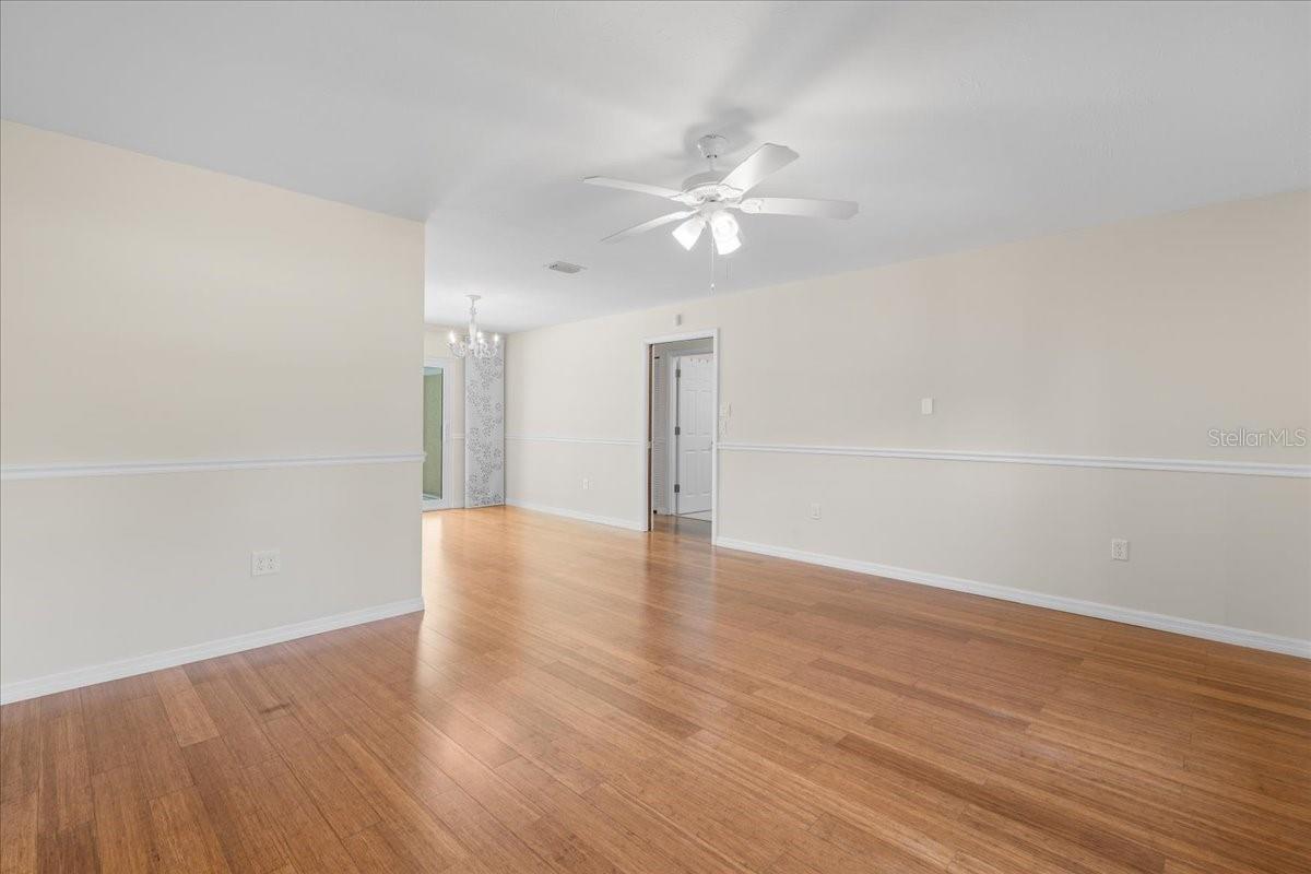 214 WHISPERING OAKS CT