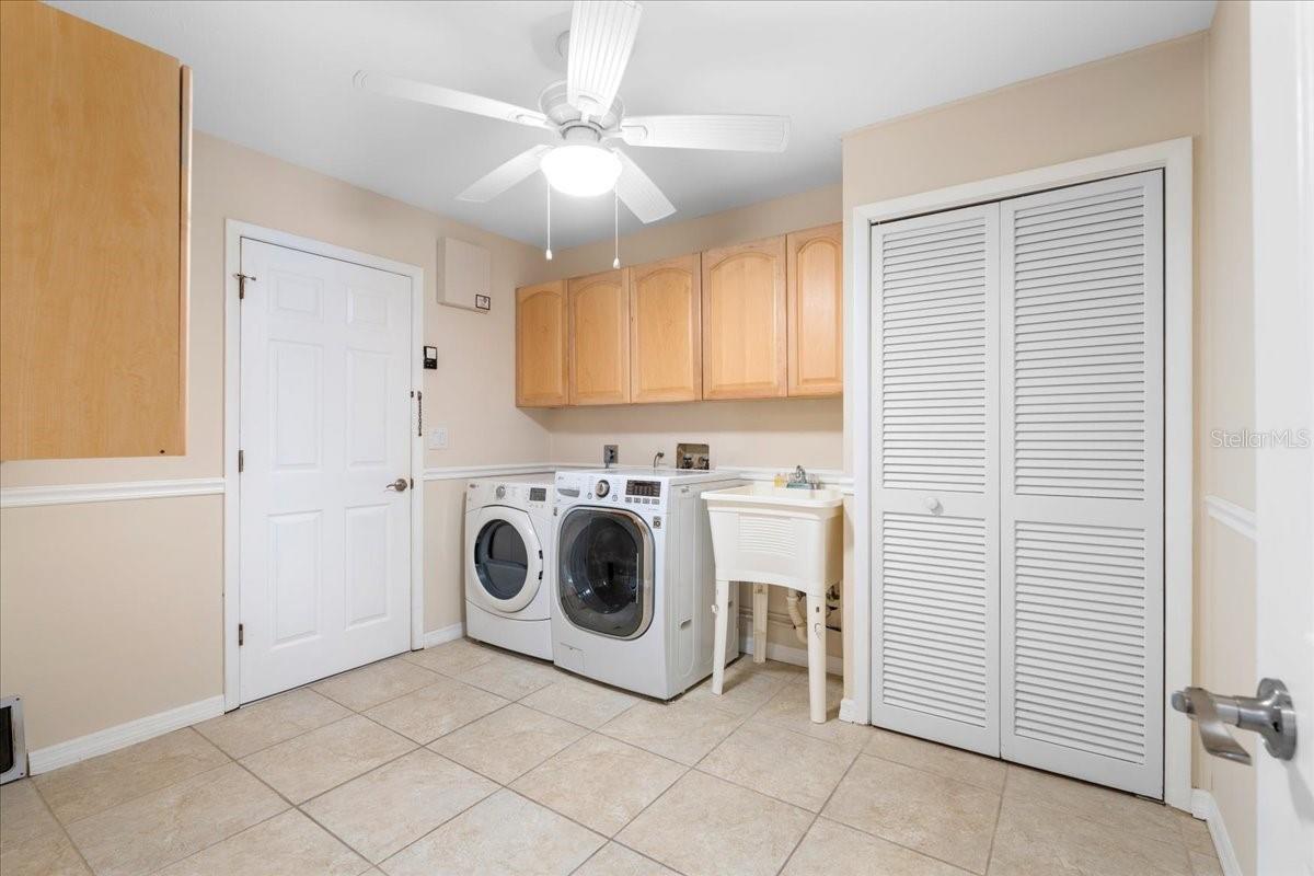 214 WHISPERING OAKS CT
