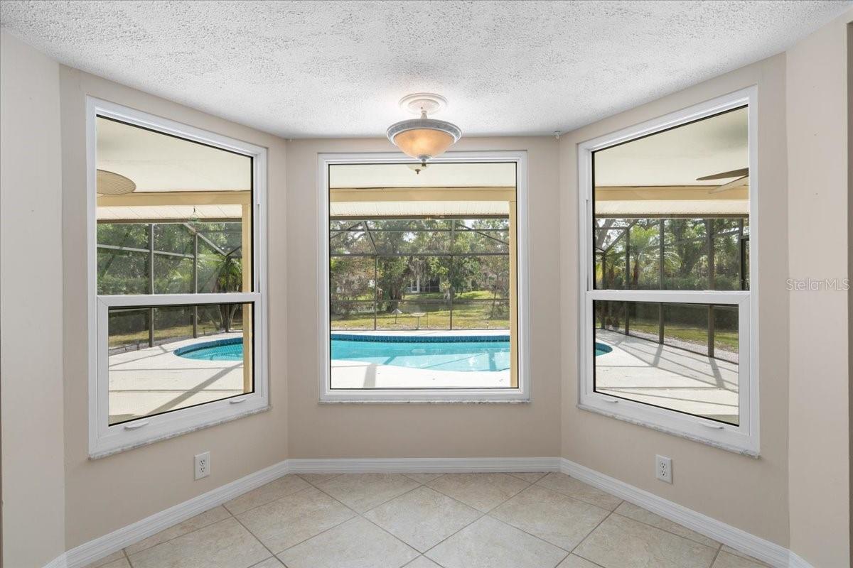 214 WHISPERING OAKS CT