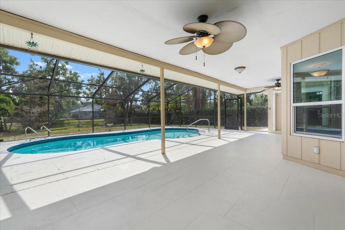 214 WHISPERING OAKS CT