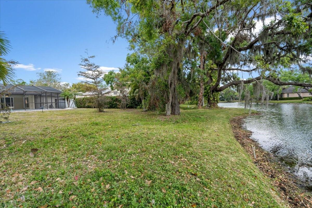 214 WHISPERING OAKS CT