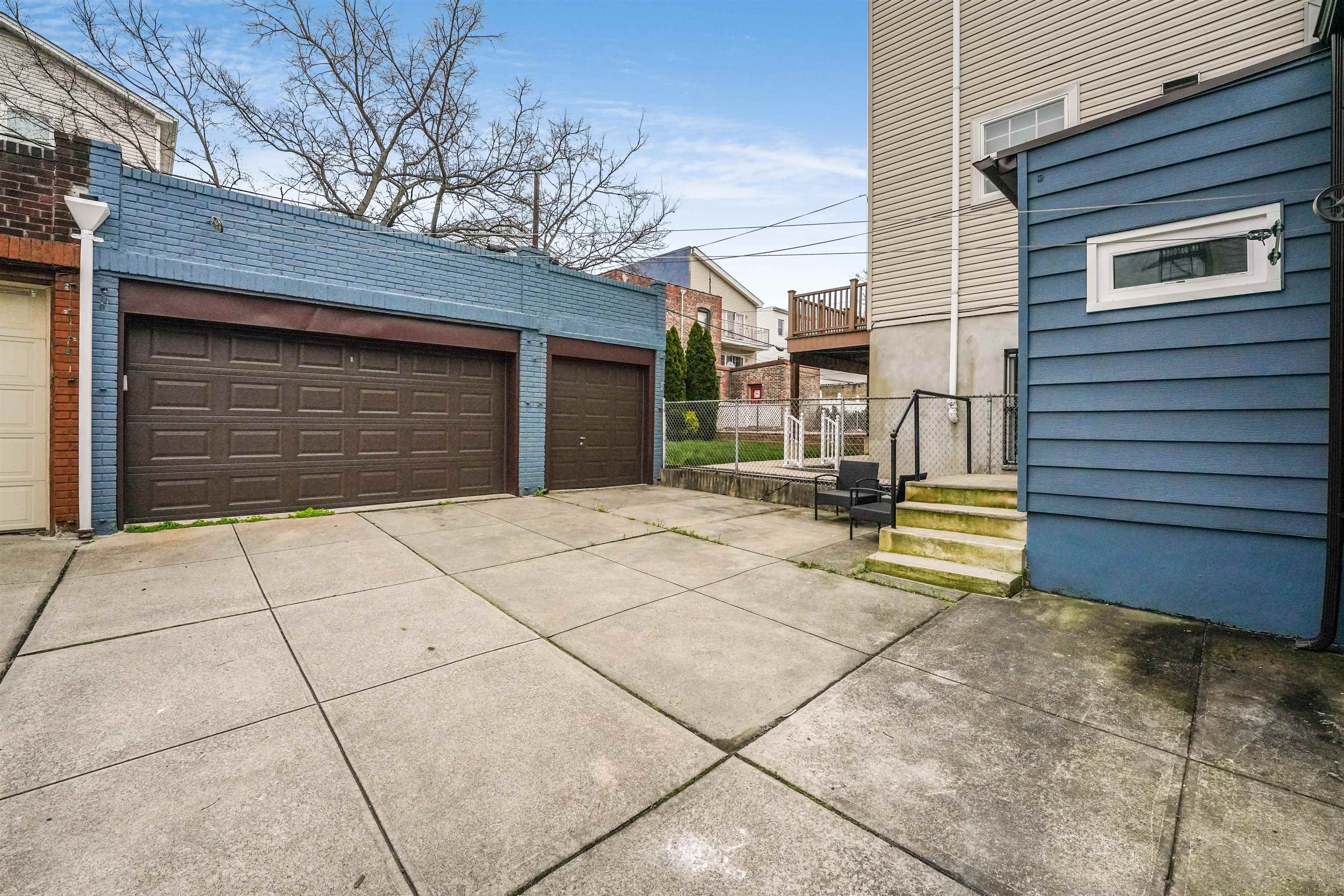 34 THORNE ST