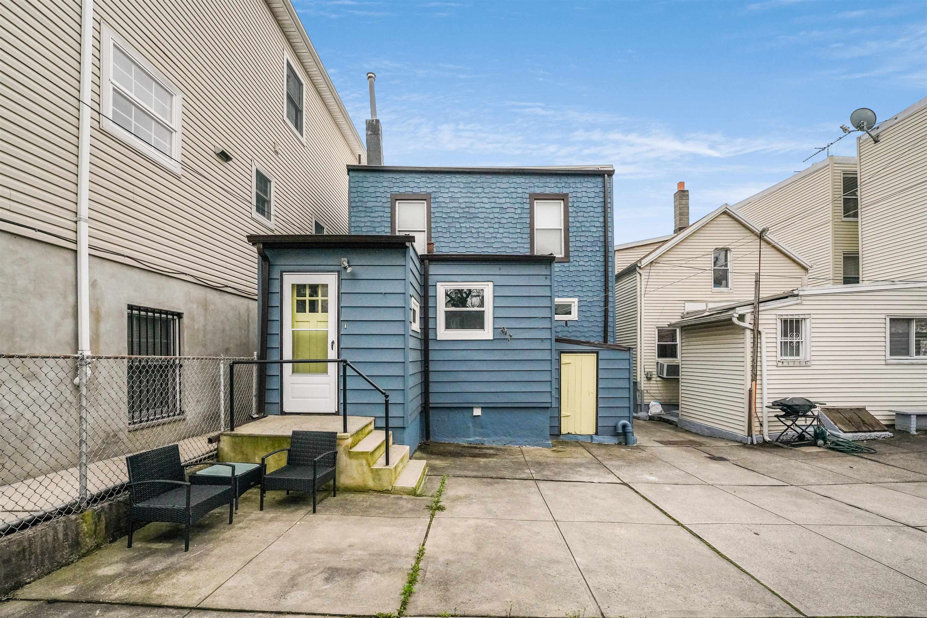 34 THORNE ST