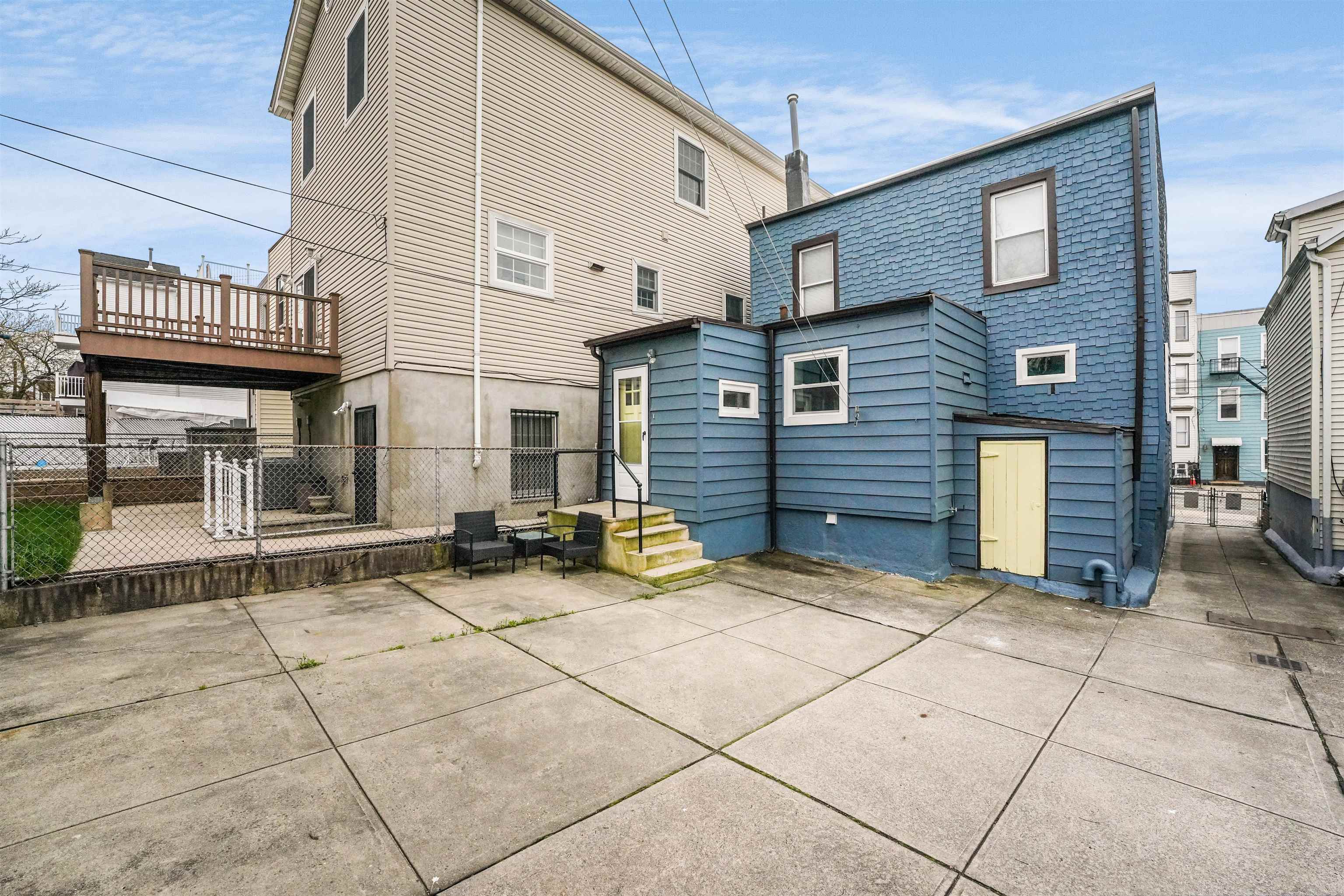 34 THORNE ST