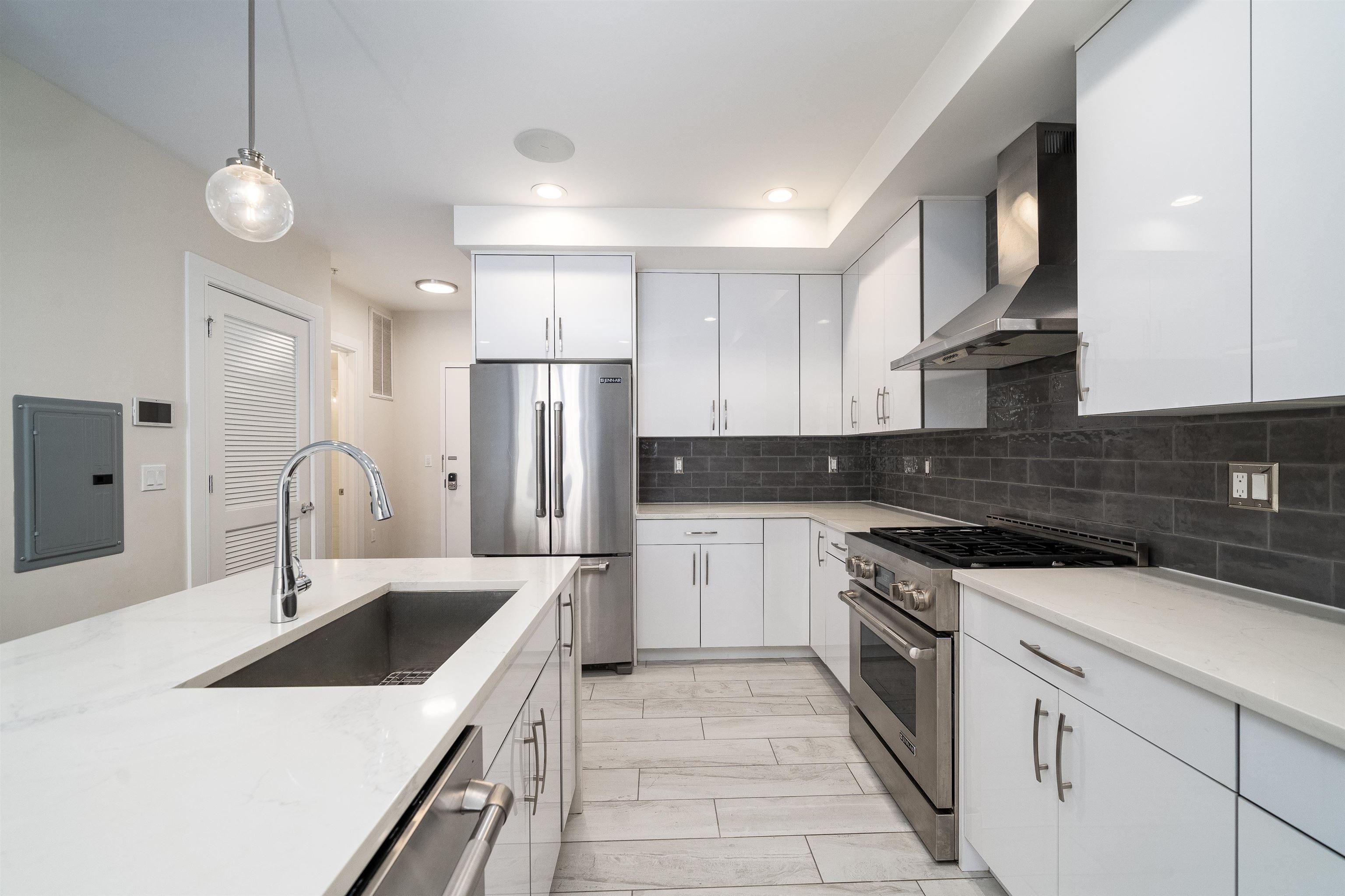 313 7TH ST Unit: 101