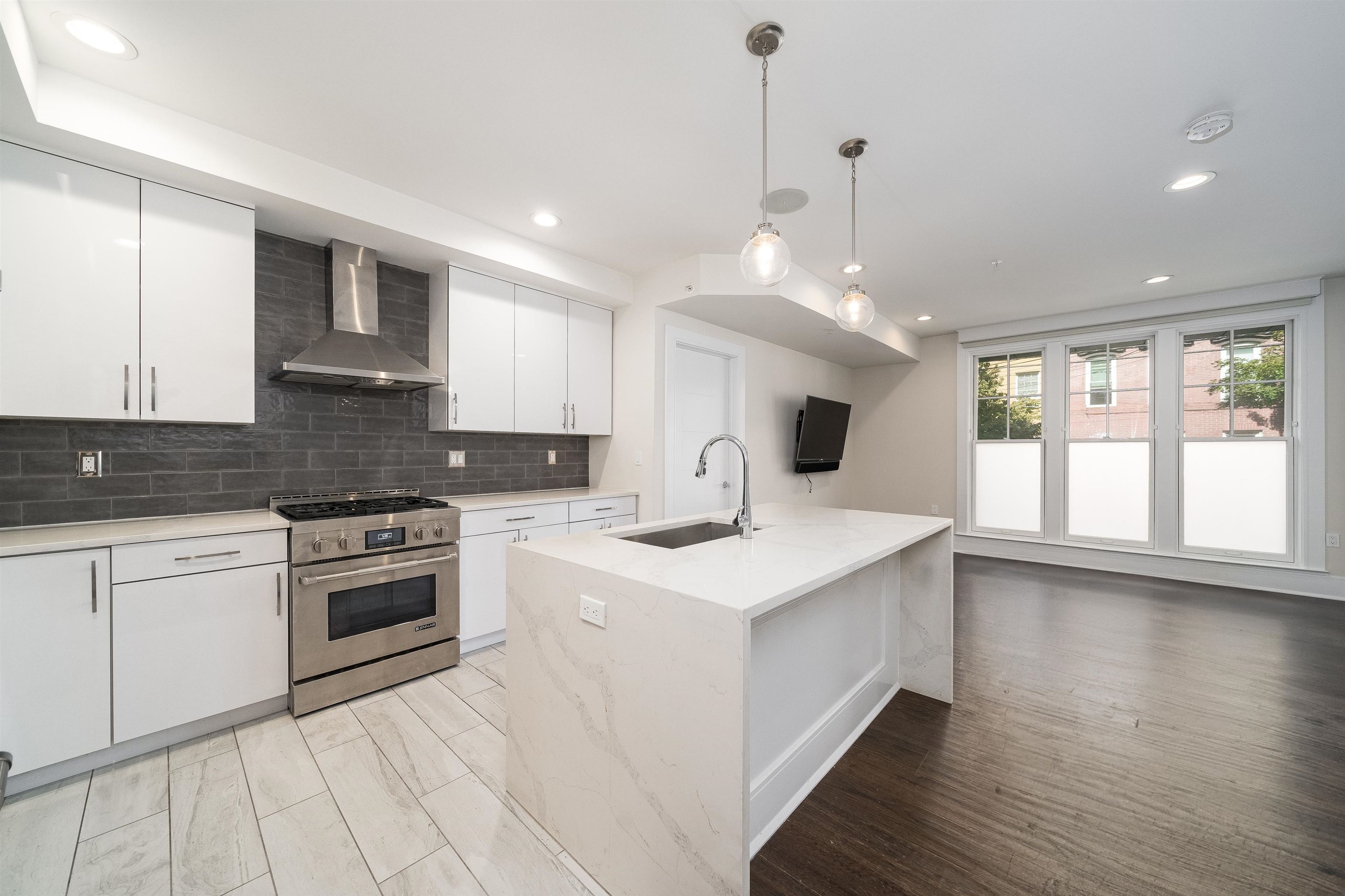 313 7TH ST Unit: 101