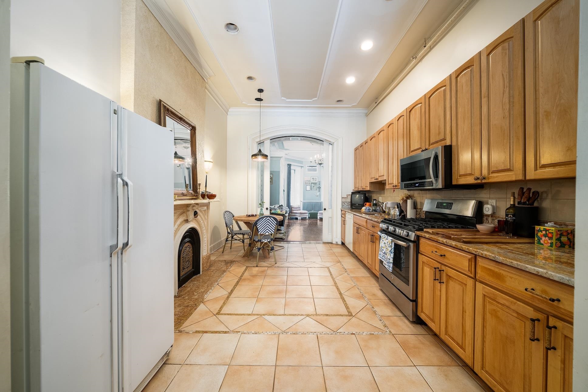 661 JERSEY AVE Unit: 2